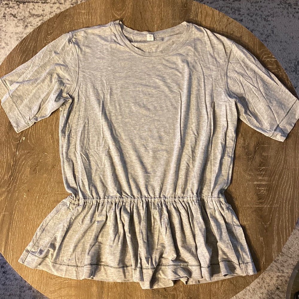 Lululemon Flouncy Tee with Ruffle Bottom, Size 6